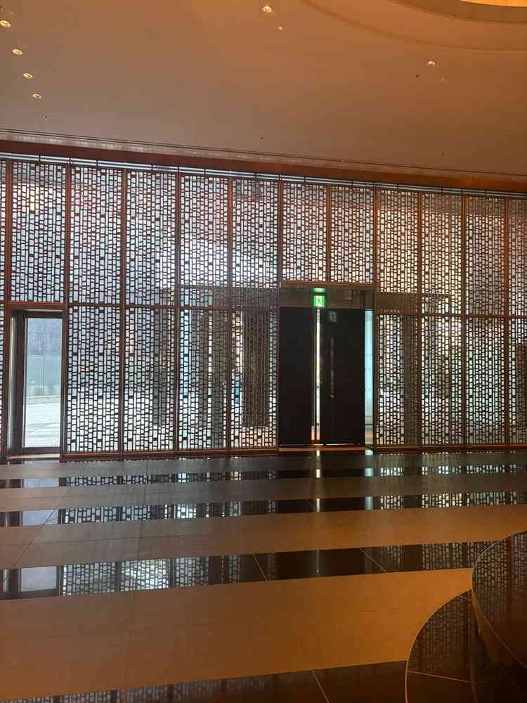 ホテルと結婚式場の中間くらいにある間で、前撮りにも使われるそうです。