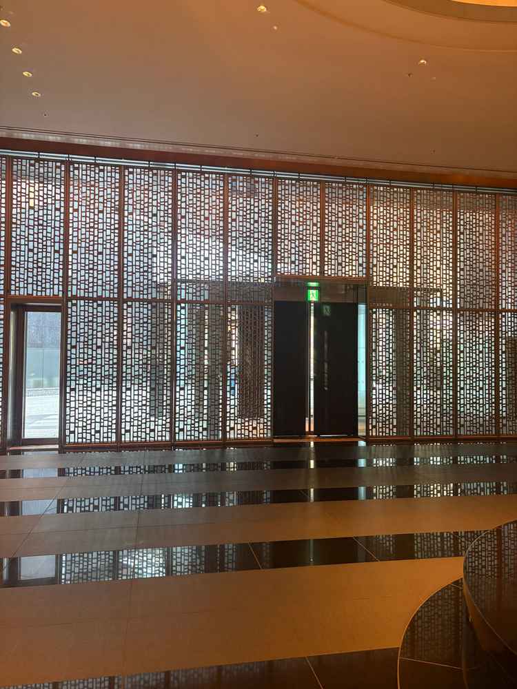 ホテルと結婚式場の中間くらいにある間で、前撮りにも使われるそうです。