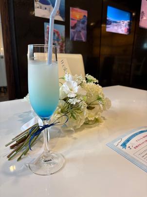 入店直後にウェルカムドリンクとして提供してくださった飲み物。海外の写真もあり雰囲気が素敵でした。