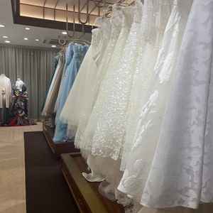 ドレスサロンも併設されてました