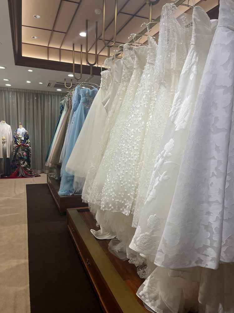 ドレスサロンも併設されてました