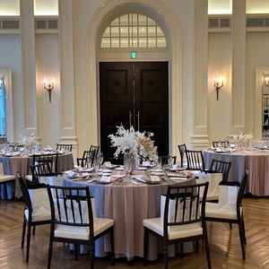 シンプルで自分色に染めれる披露宴会場