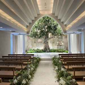 オリーブの木が印象的なチャペル