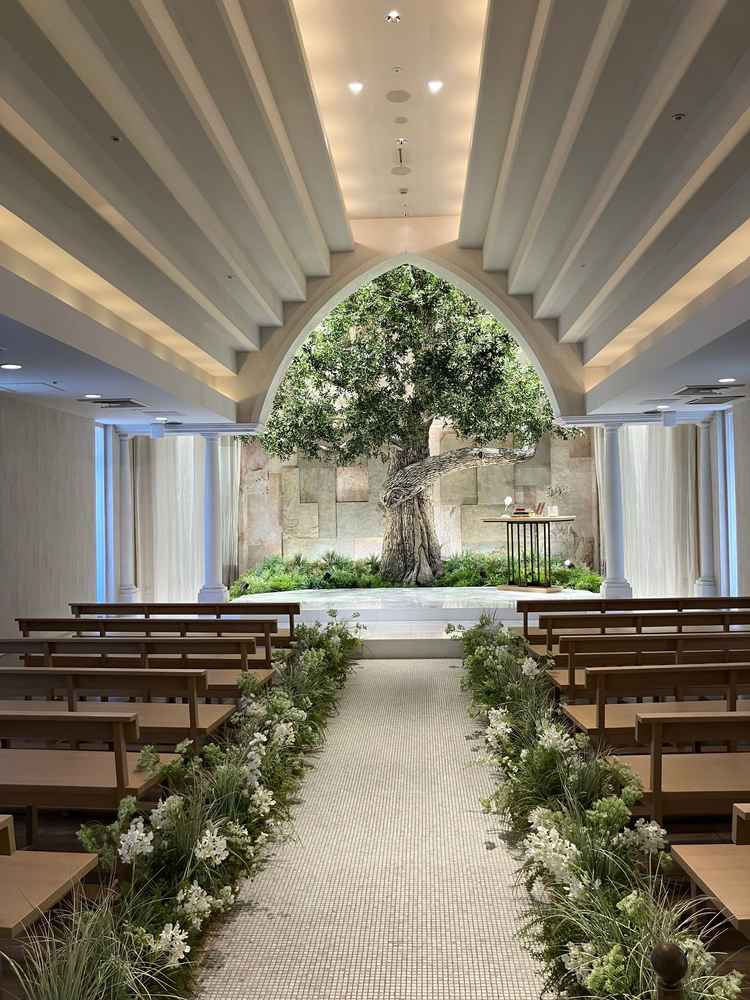 オリーブの木が印象的なチャペル