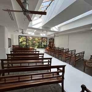 チャペル　自然がバックに見えて素敵