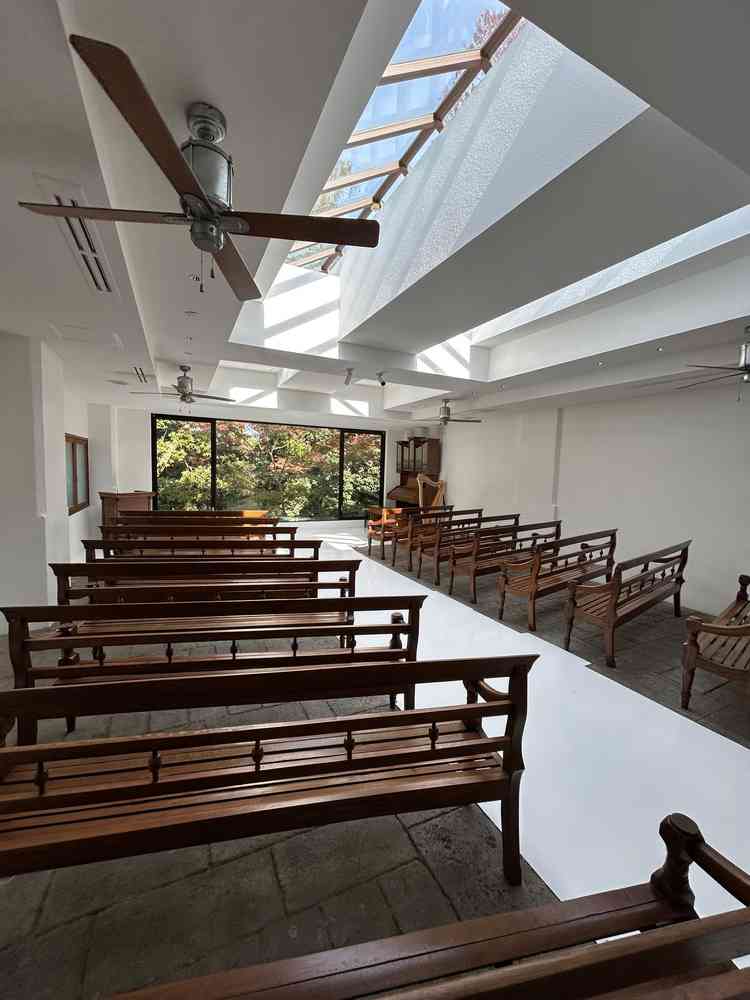 チャペル　自然がバックに見えて素敵