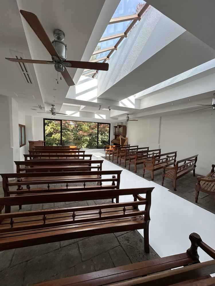 チャペル　自然がバックに見えて素敵