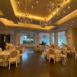 邸宅式の披露宴会場でそれぞれに全室やガーデンが付いている