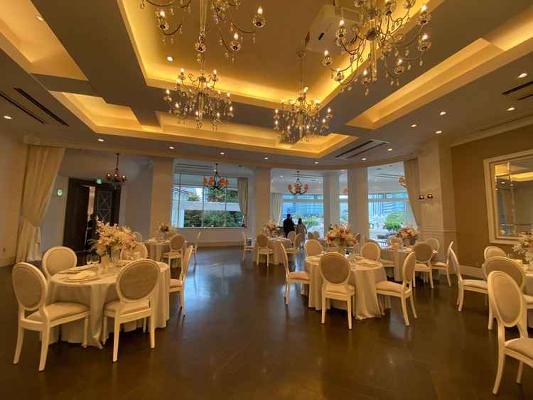 邸宅式の披露宴会場でそれぞれに全室やガーデンが付いている