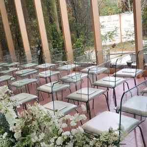 少し見にくい写真となってますが、実際は式場の横側がガラス張りなので、木や庭が見えてとてもキレイでした