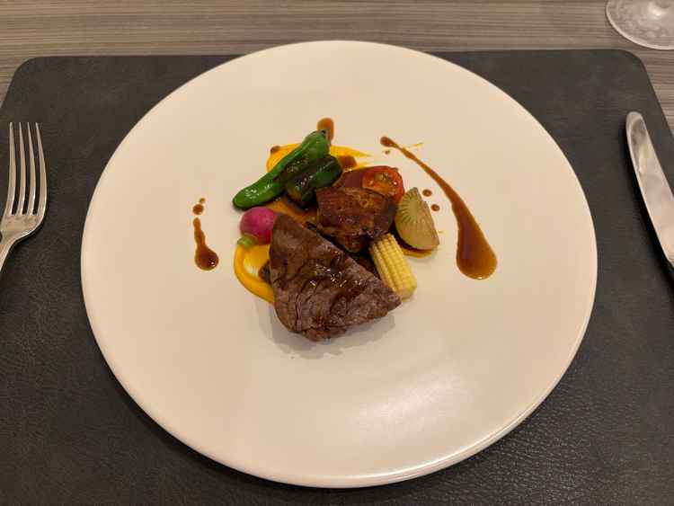 試食の肉料理です。お肉が柔らかくとてもい美味しかったです。
