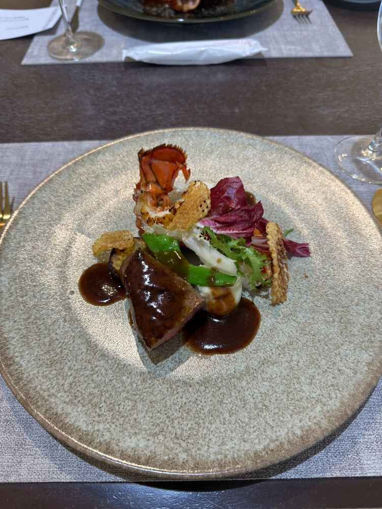 試食した料理、味は美味しかったけどお肉がナイフでなかなか切れなかった