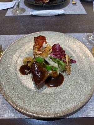 試食した料理、味は美味しかったけどお肉がナイフでなかなか切れなかった