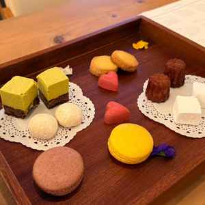 デザートを試食。どれも美味しくてオリジナルの紅茶が限定感があって良かった。