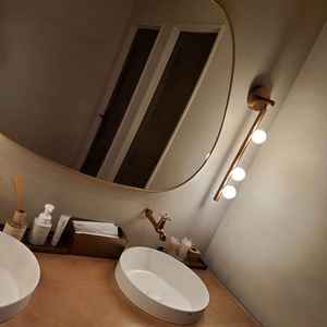 トイレもきれいで雰囲気良く、鏡に文字を書くこともできます。