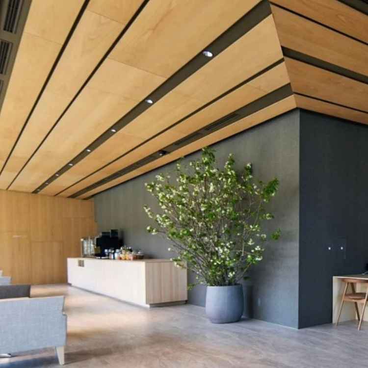 挙式のある建物とは別の建物のところに食事会の場所がありました