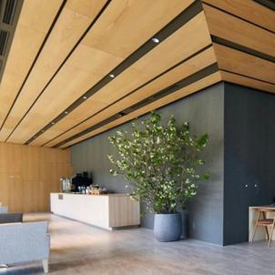 挙式のある建物とは別の建物のところに食事会の場所がありました