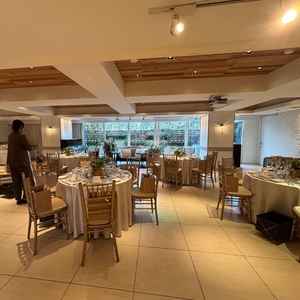 パーティ会場。見た感じの収容人数は20〜60名くらい。テラスも開放して使える点はgood