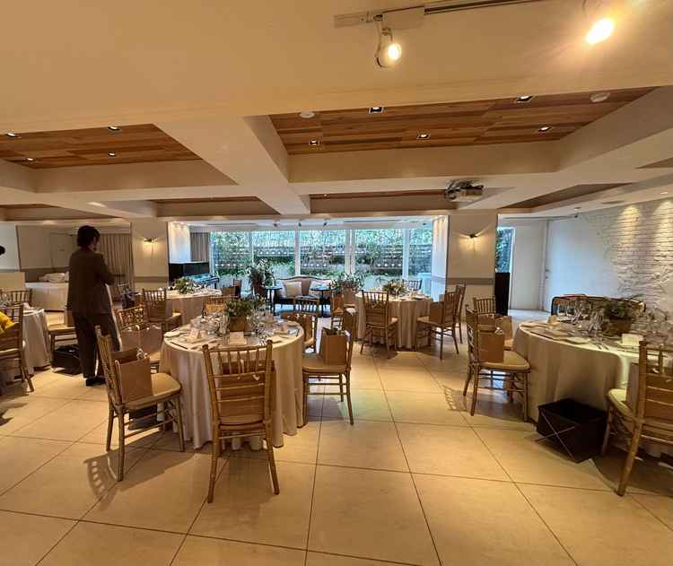 パーティ会場。見た感じの収容人数は20〜60名くらい。テラスも開放して使える点はgood