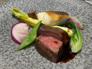 試食会でいただいたメインディッシュ。付け合わせの数が多く色が鮮やかで見栄えが良かったです。