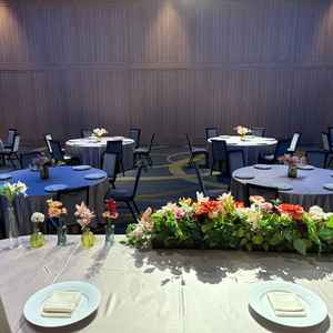 披露宴会場が多く用意されていて、イメージやゲストの人数に合わせて選ぶことができる。