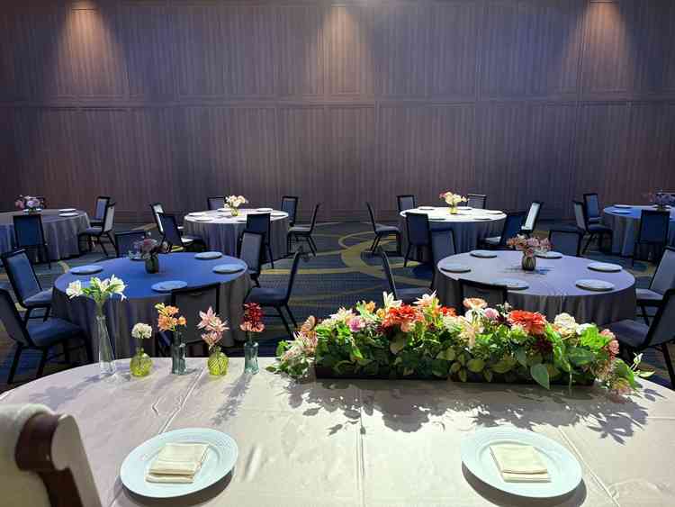 披露宴会場が多く用意されていて、イメージやゲストの人数に合わせて選ぶことができる。