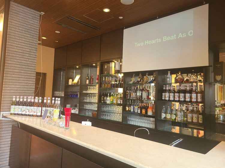 待合のバーカウンター