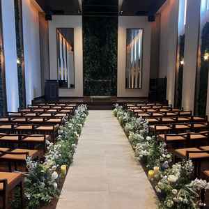 シンプルで落ち着きのあるチャペル