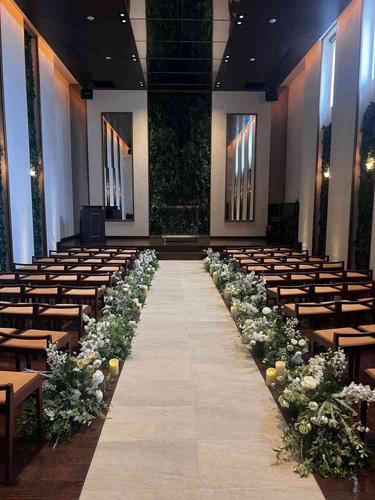 シンプルで落ち着きのあるチャペル