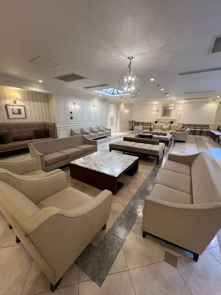 チャペル前待ち合いスペース