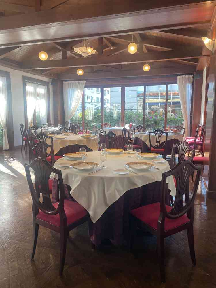 チャペルから歩いて3分ほどで披露宴会場のレストランに着きました。通常はレストランの営業もしています。