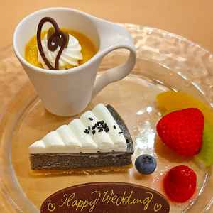 黒ごまチーズケーキとかぼちゃプリン。濃厚でくどすぎず美味しかった。