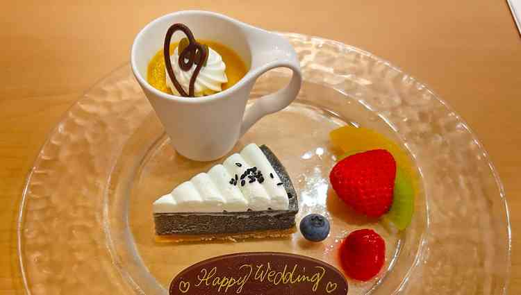 黒ごまチーズケーキとかぼちゃプリン。濃厚でくどすぎず美味しかった。