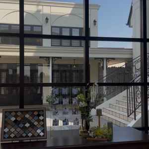 入口入ってすぐの写真です。真ん中に大きな中庭があり、チャペルから出た時に全体写真がキレイに撮れます。