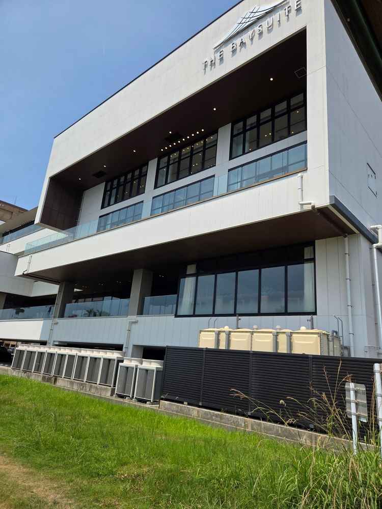 全体的に白を基調とした建物で外観だけでも高級感があります。立地もよく、バスもあるので参列者も来やすい