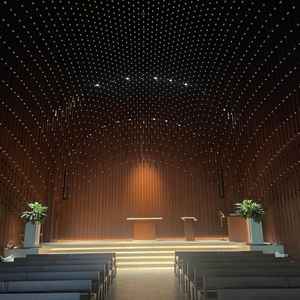 チャペルです。入っただけで鳥肌が立つような感動を覚えました。期待以上の素晴らしい空間です。