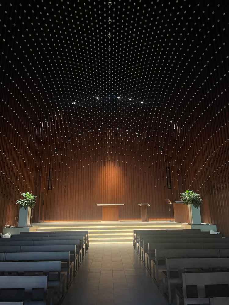 チャペルです。入っただけで鳥肌が立つような感動を覚えました。期待以上の素晴らしい空間です。