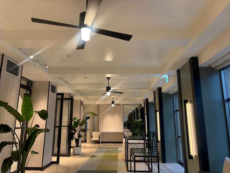 披露宴会場の入口。デザートビュッフェやウェルカムパーティができるスペース。