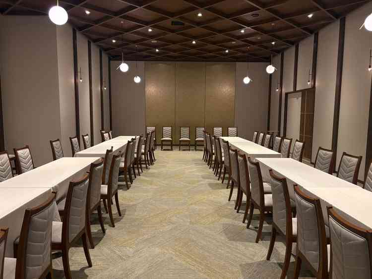 ゲストの控室。人数が多くいても問題ないくらいの広さでした。