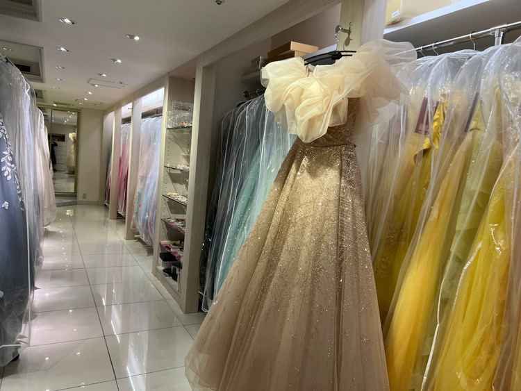 ドレスのあるブライダルサロンです