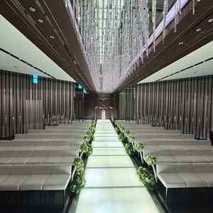 チャペルがとても華やかな感じで座席の背もたれがないため後ろの人にも見やすく考慮されているのが良い。