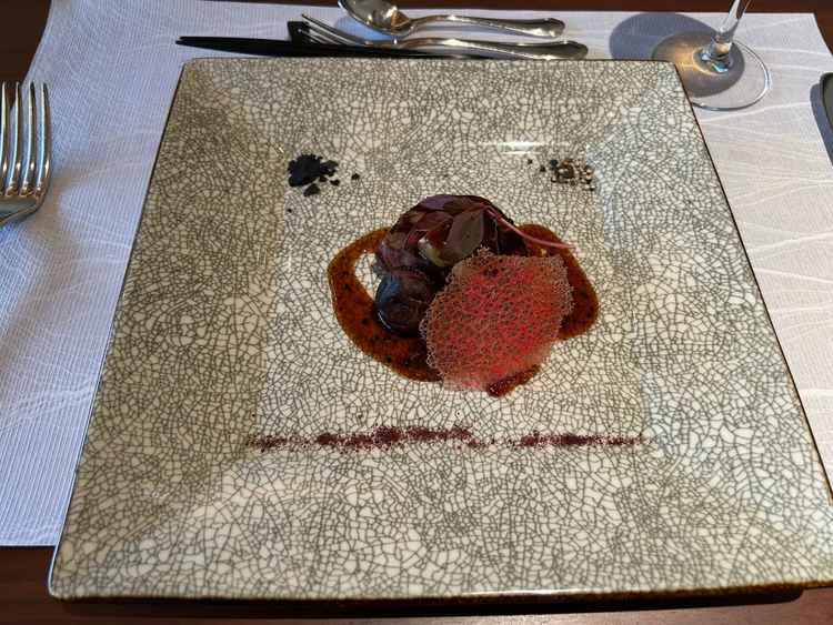 メイン料理の和牛フィレ肉とフォアグラを試食させていただきました。