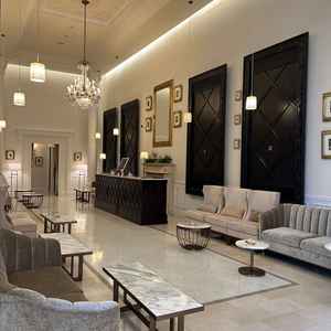 ロビーは長細い四角で、無駄に入り組んでいないため、みんなの顔が見えやすくていいと思いました。