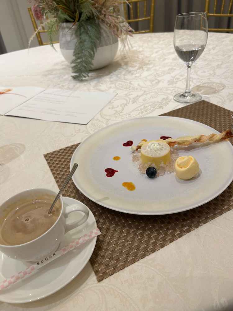可愛いデザートとコーヒーです。