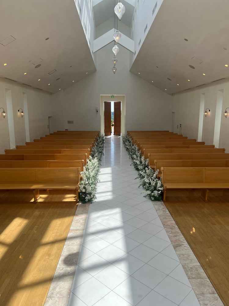 広々として窓も多く太陽の光が入り込む素敵なチャペルでした。