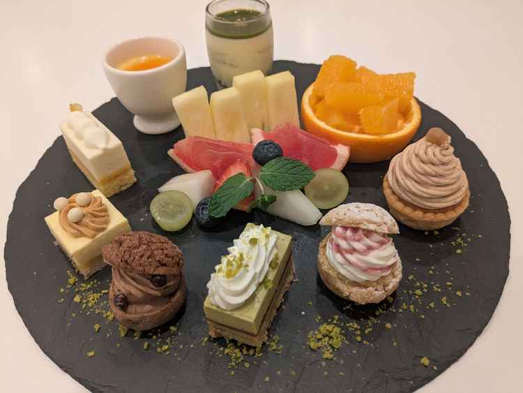 デザートビュッフェの試食