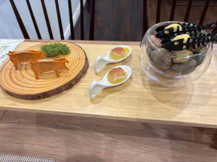 試食。オーダー料理で、どんな料理が来るのか楽しむことができた。