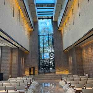 チャペル。入った瞬間の開放感が印象的で、やわらかい雰囲気がとても素敵でした。