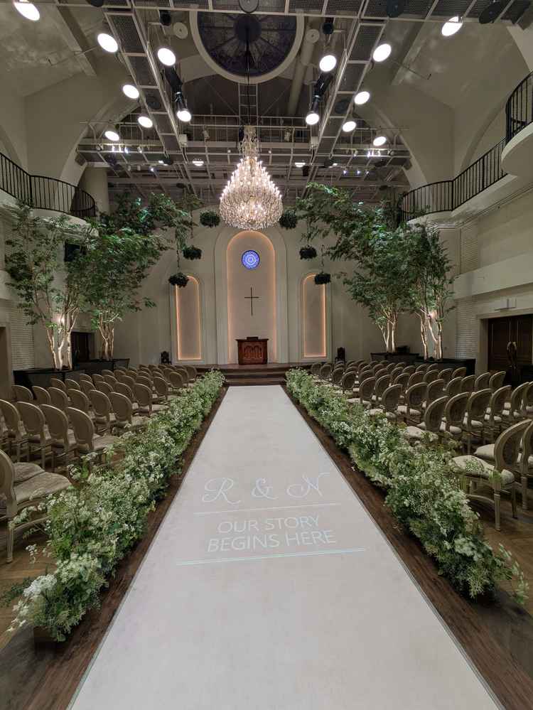 チャペル。天井が高くて素敵です。