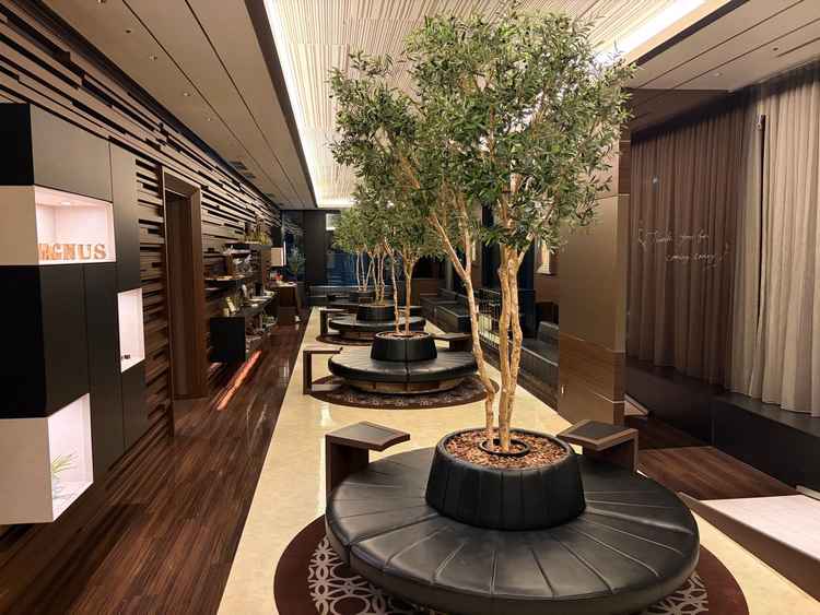 会話が弾みそうなロビー。